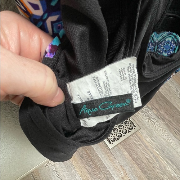 Aqua Green Women’s Swim Top - Size 16W - Black/Multicolored - EUC - Picture 3 of 5